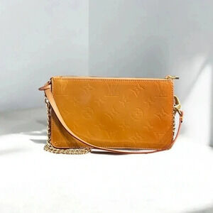 Louis Vuitton Lexington Vernis Pouchette